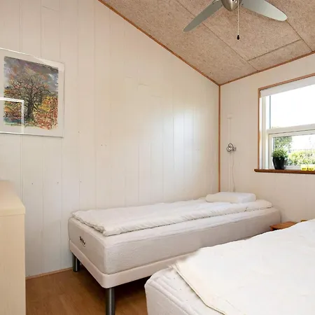 4 Star In Hébergement de vacances Frorup