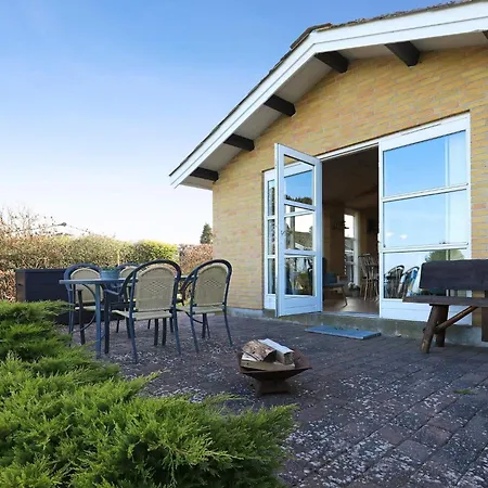 4 Star Holiday Home In Frorup *