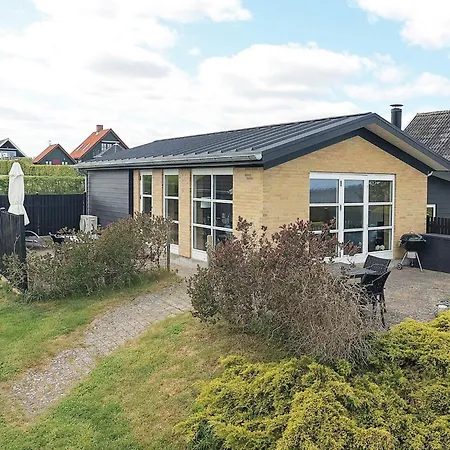 4 Star Holiday Home In Frorup *